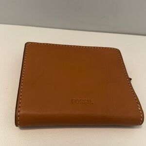 FOSSIL SMALL BIFOLD TAN/SADDLE